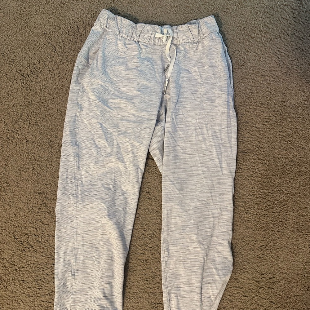 Lululemon stretchy size 6